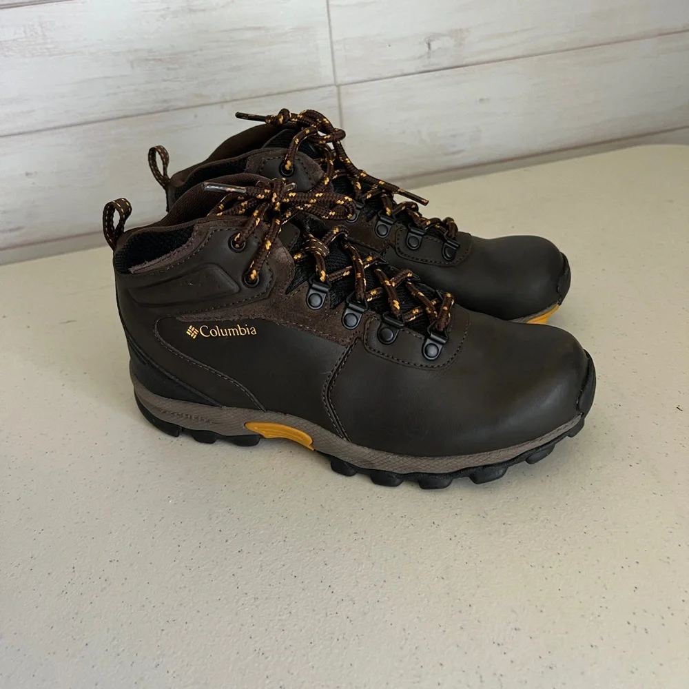 Columbia Childrens Newton Ridge Hiking Boot Size 5